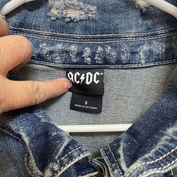 Torrid AC/DC studded denim Jacket Sz 3 New with tags - Picture 3 of 8